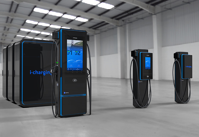 Vehículos eléctricos cargados |  Los cargadores blueberry CLUSTER y PLUS EV de i-charging ofrecen hasta 900 kW de potencia