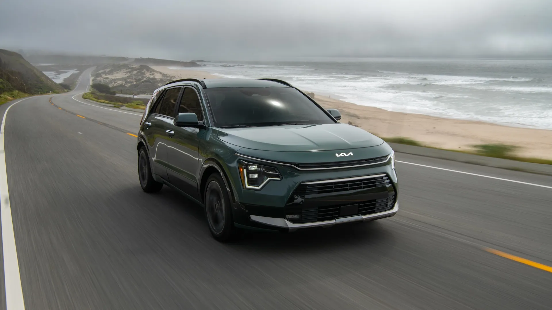 El Kia Niro híbrido 2025 cuesta $28,365, el PHEV cuesta $35,865