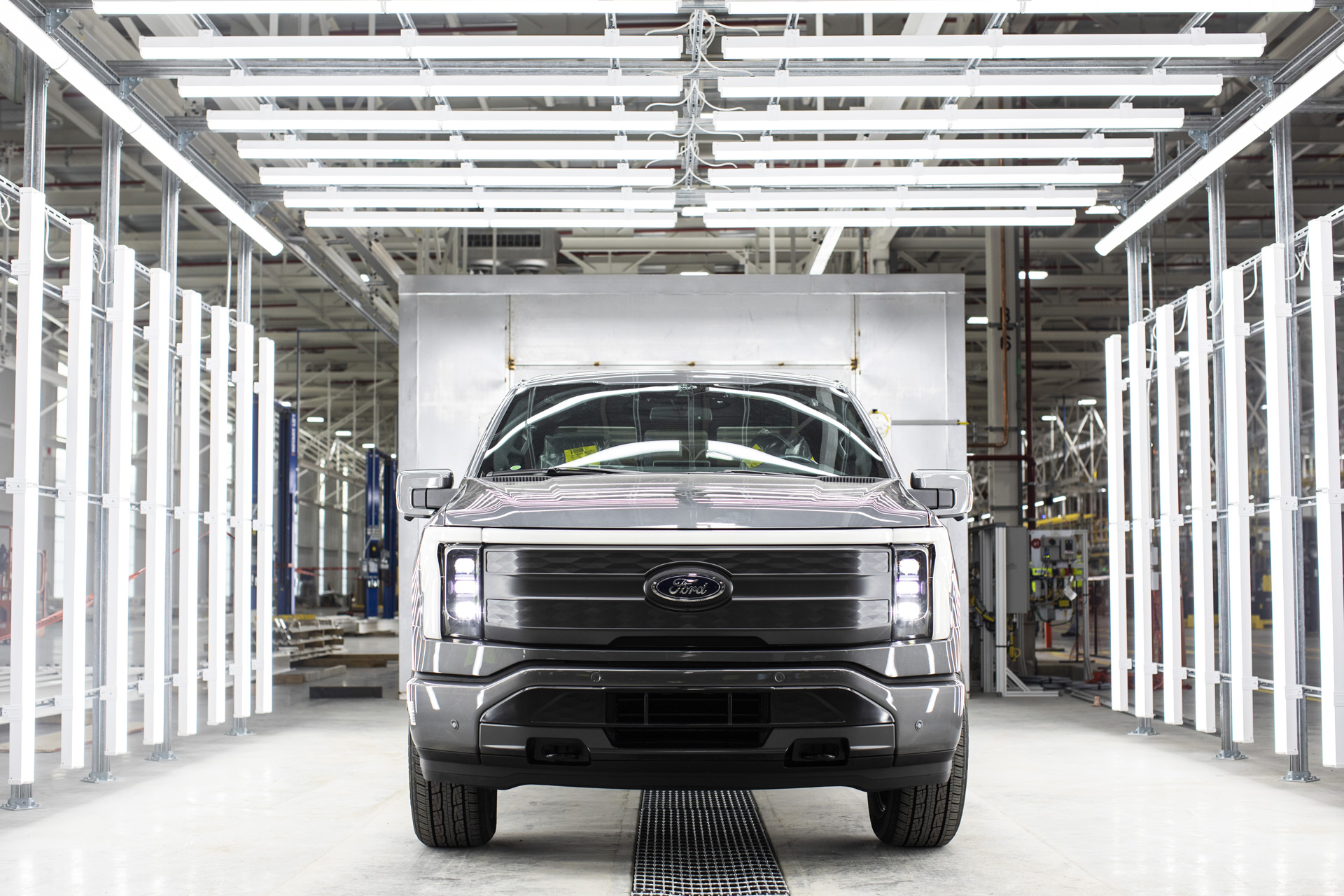 Ford detiene la producción del camión eléctrico F-150 Lighting durante seis semanas